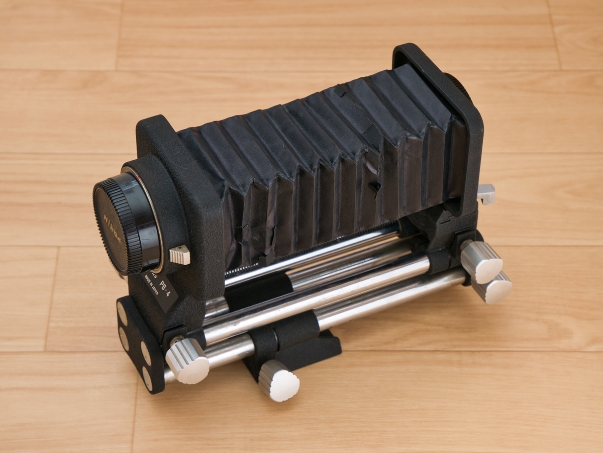 ベローズに開いた穴をパーマセルテープで修理した