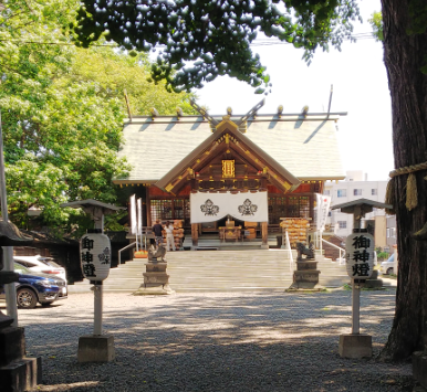 鳥居をくぐって諏訪神社に到着