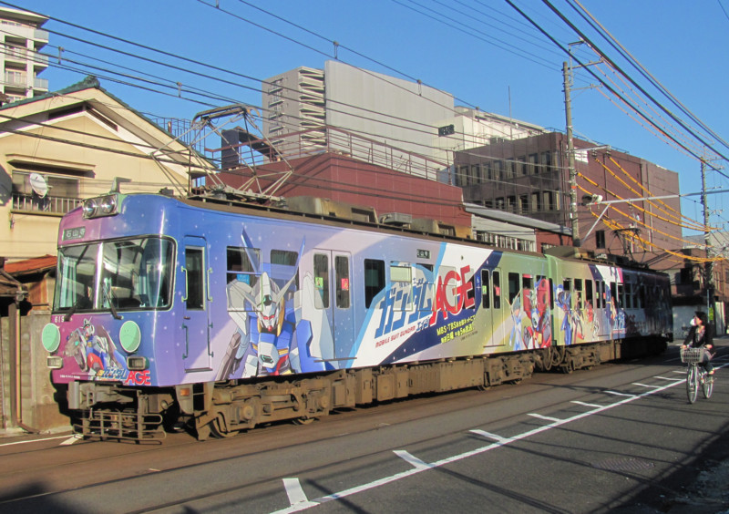 京阪の本気、けいおん！ラッピング電車 〜駅員手描きイラストPOPも発見