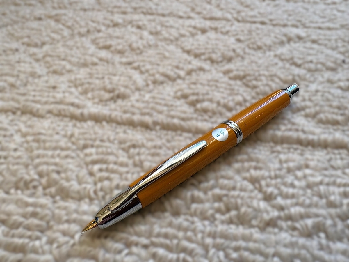 P10： PILOT パイロット 万年筆 キャップレス ディープイエロー