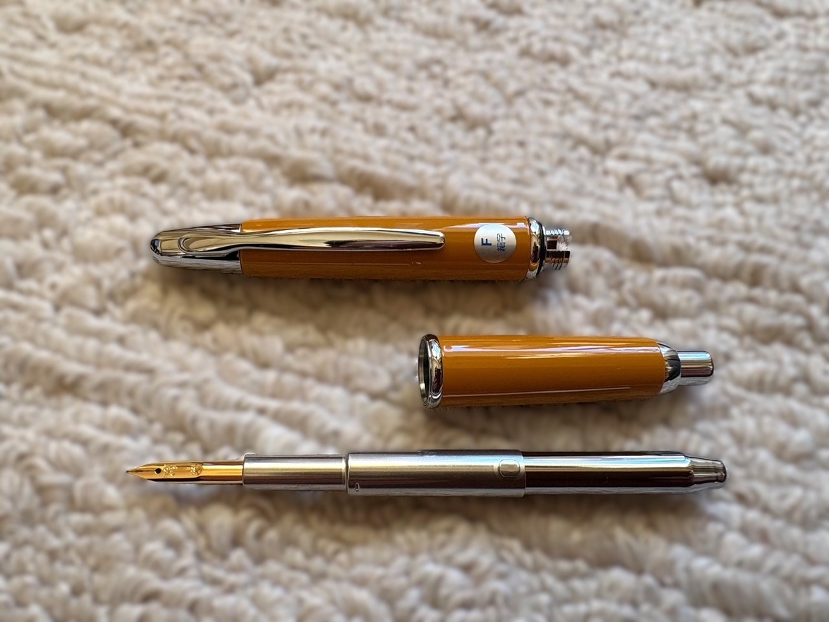 訳アリ新品！ PILOT キャップレス 万年筆 ディープイエロー 細字 F P10： PILOT パイロット 万年筆 キャップレス ディープイエロー