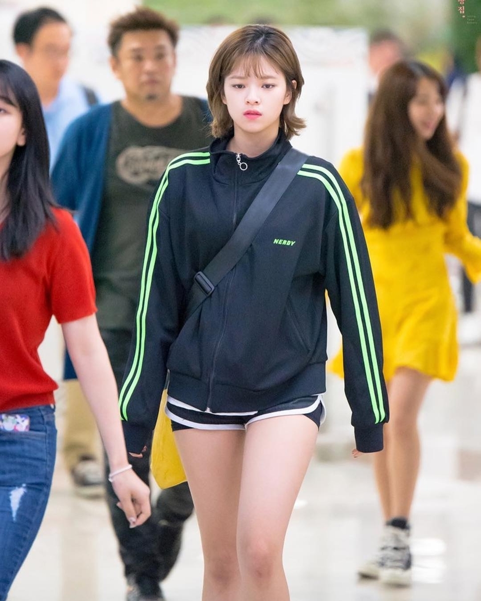 Nerdy ジャージ 韓国 開催中