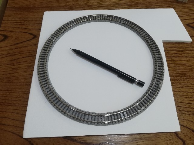 Nゲージ 鉄道模型 円形レイアウト 鉄道模型】円形のレイアウトを作る！その1 - ホビークラフトキジータ