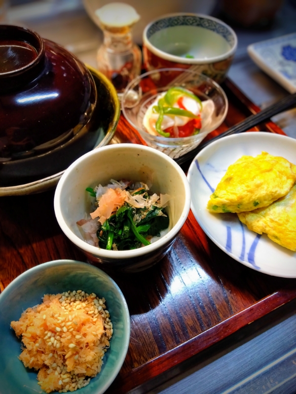 すこし前の、おっと弁やら朝飯やら - 山小屋の色硝子