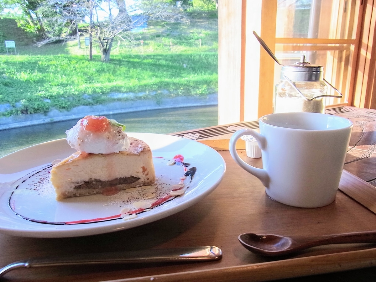 抜群のロケーションにある古民家カフェ 水辺のカフェ 三宅商店 酒津 倉敷 きび六