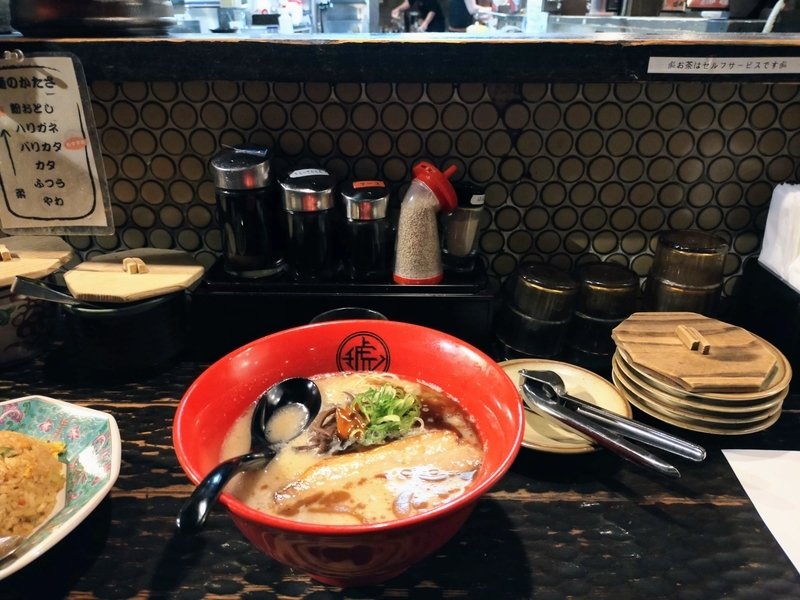 コクと深みの豚骨ラーメン!卓上のトッピングも充実の人気店【博多ラーメン琥家 奥田店】 きび六 コクと深みの豚骨ラーメン!卓上のトッピングも充実の人気店【博多ラーメン琥家 奥田店】 きび六