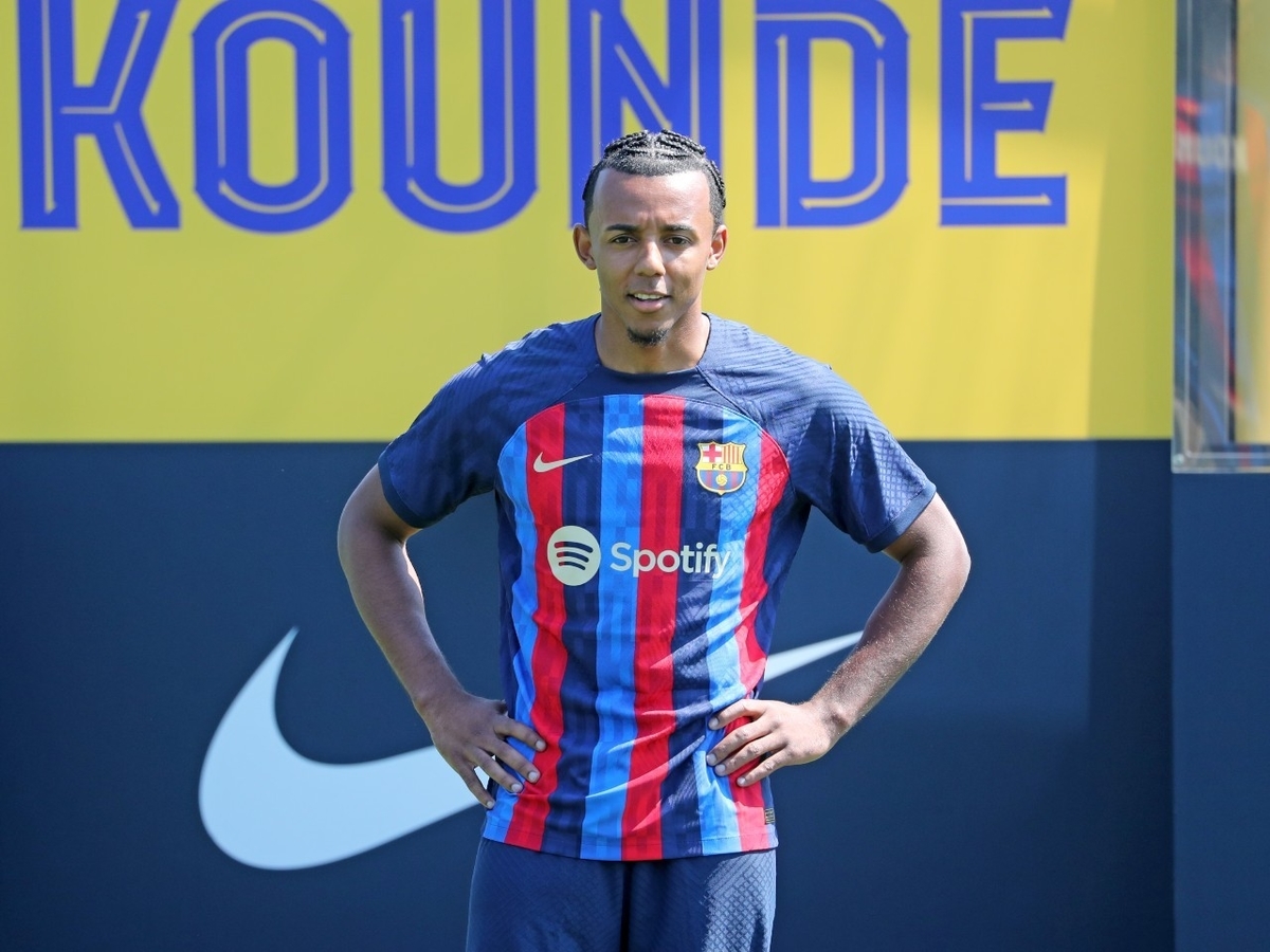 クンデ ユニフォーム FCバルセロナ