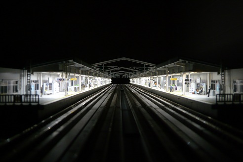 高架駅の製作（40）ホーム設置5 - 交通綺談