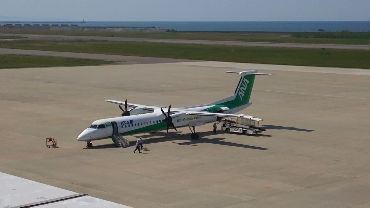 ANA YS-11 JA8668 ななつ YS-11A JA8772 ANK 丘珠ラストフライト (エントランスドア