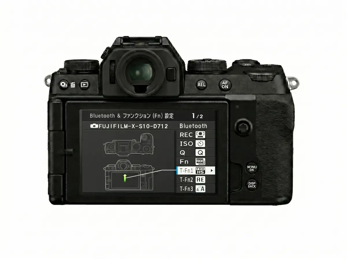 カメラの「Bluetooth &amp; ファンクション（Fn）設定」メニューで、液晶画面を上フリックするタッチファンクション1（T-Fn1）の設定を選択している画面