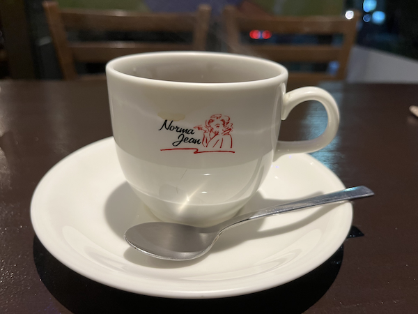 カフェ・ノーマジーンにて
