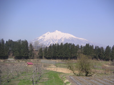 ふもとからの岩木山