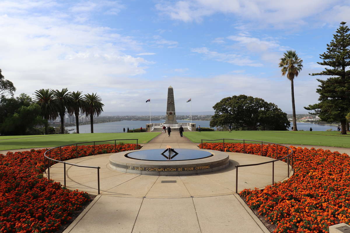 f:id:kikutaro777:20190429114951j:plain State War Memorial