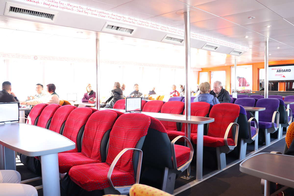 f:id:kikutaro777:20190502092230j:plain Rottnest Expressの船内