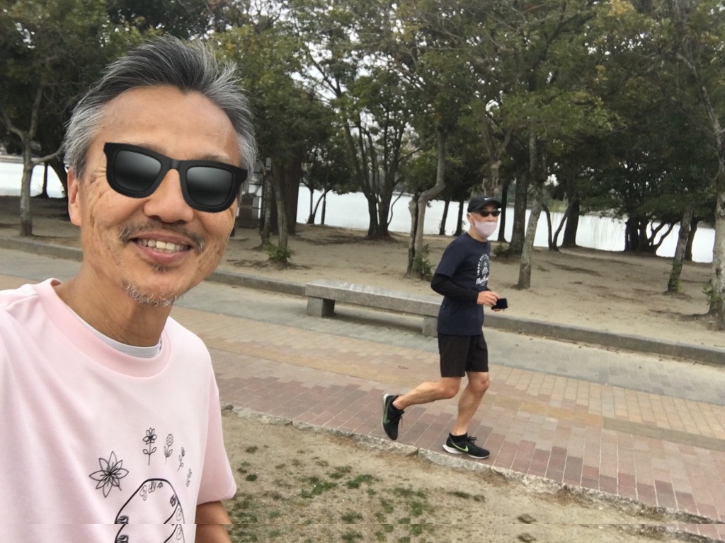 大濠公園、裸足ランニングでフルマラソン。同級生からの応援1