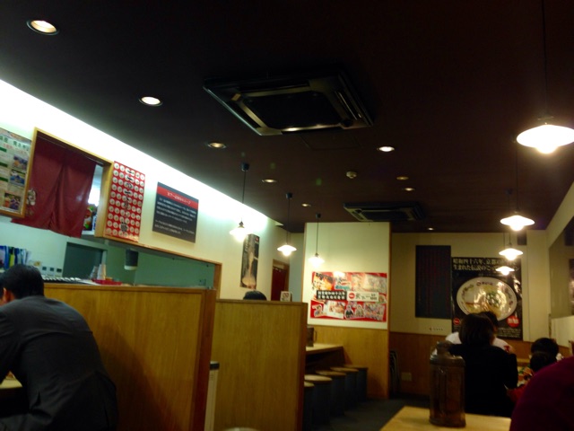f:id:kimaya:20150131160010j:plain 天下一品博多駅前店・店内
