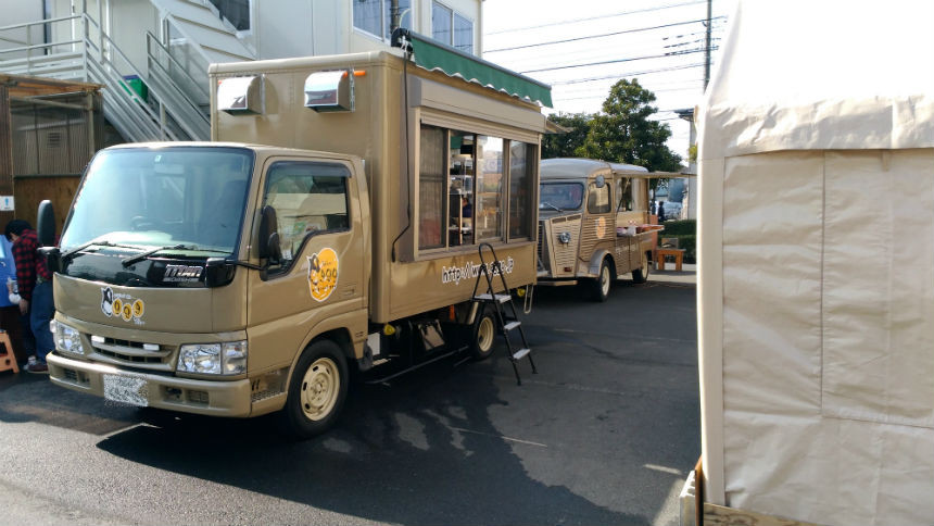 f:id:kimunny:20180210235621j:plain キッチンカーとテントの仮店舗。