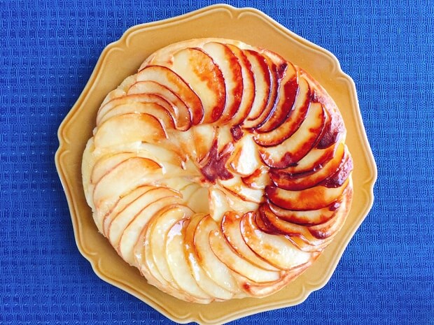 フライパンりんごケーキレシピ盛り付け