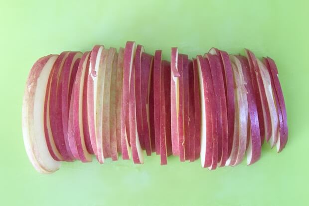 フライパンりんごケーキレシピのりんごの切り方