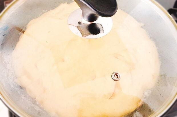 f:フライパンりんごケーキレシピの焼き方