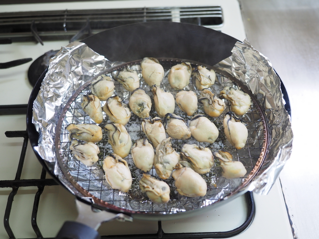 1週間 最上級の家飲み を約束する 牡蠣の1分燻製 の作り方 筋肉料理人 メシ通 ホットペッパーグルメ