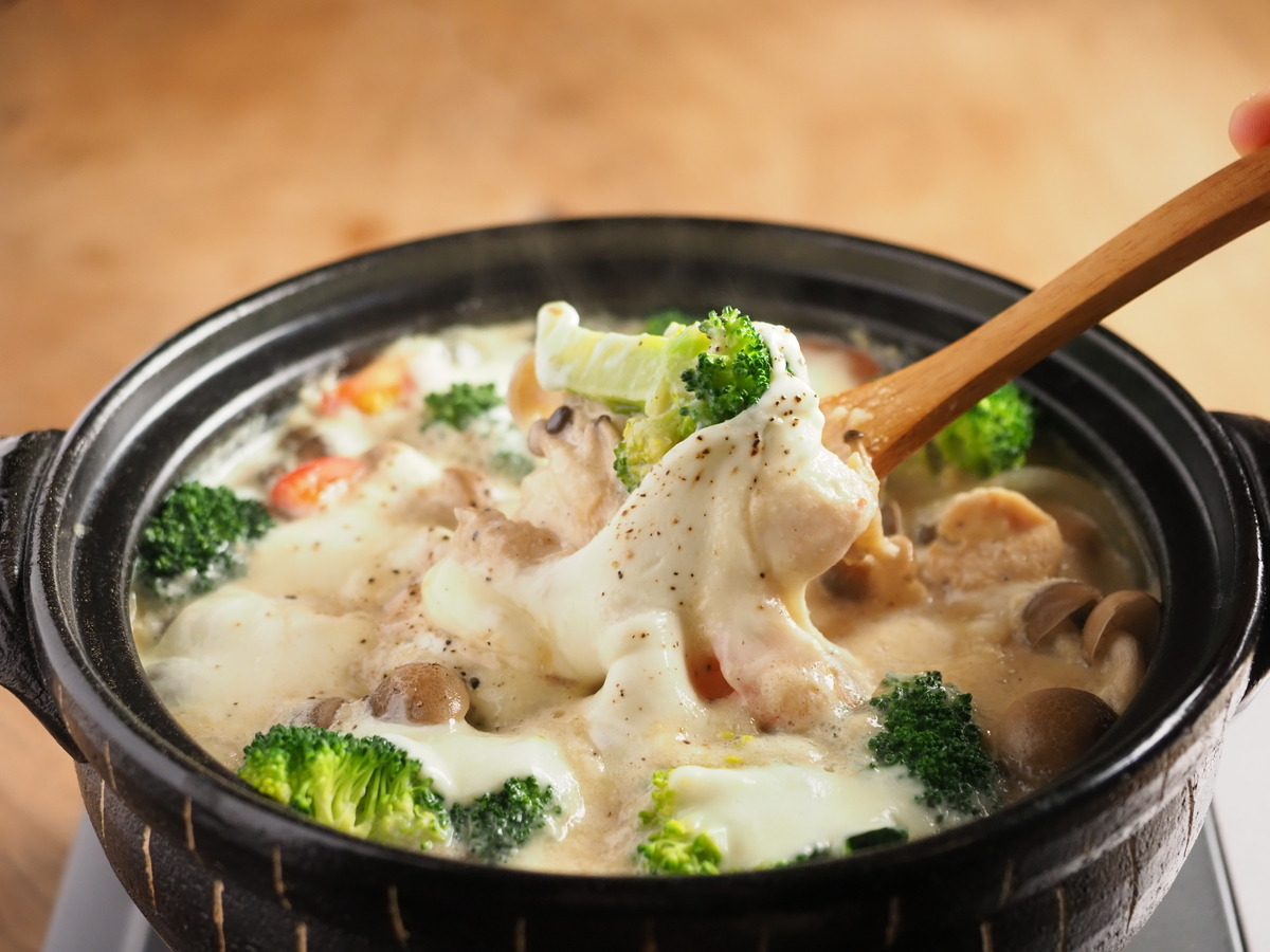 筋トレしてない人にも推したい 鶏むね肉とブロッコリーたっぷり みそ豆乳チーズ鍋 筋肉料理人 メシ通 ホットペッパーグルメ