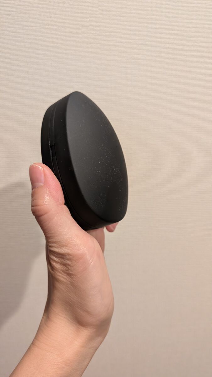 Amazonで爆発的な人気を誇るSimmor（シムモール）脱毛器を横から撮影した薄さがわかる本体画像