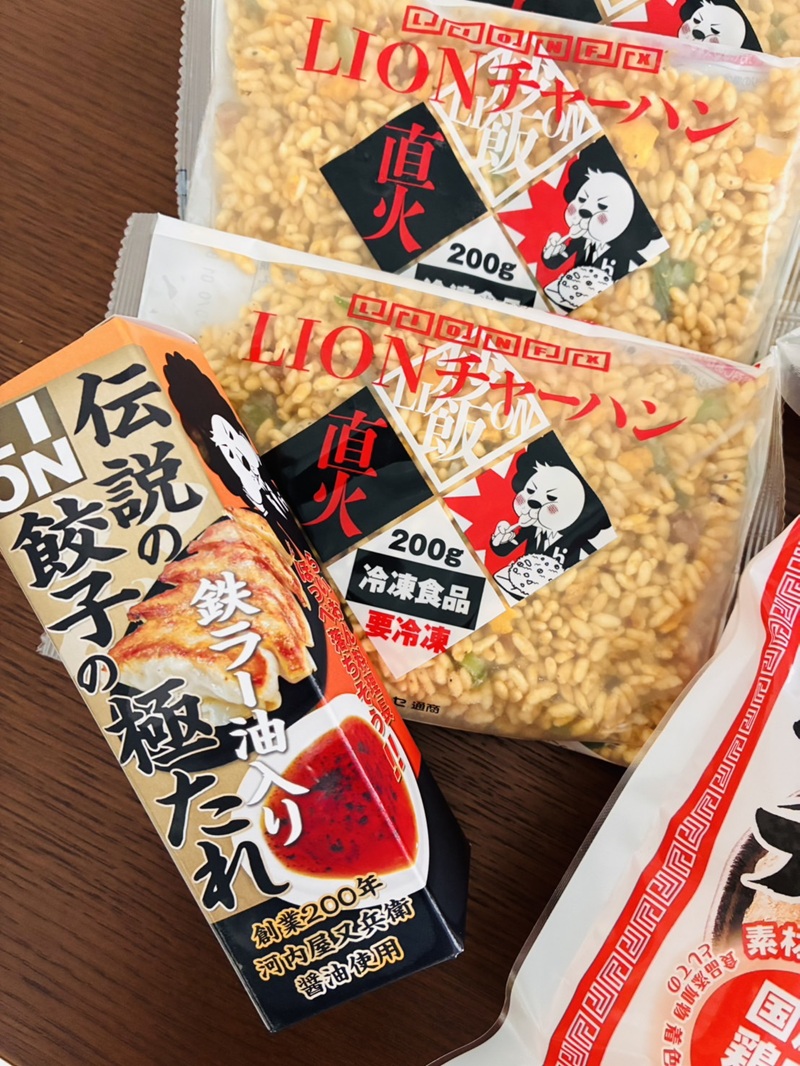 FXのヒロセ通商から食品キャンペーンの冷凍食品（中華）と傘が届きまし