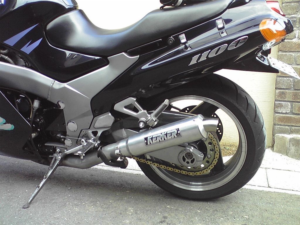バイクのマフラーが右側にある理由 きぴろの日記