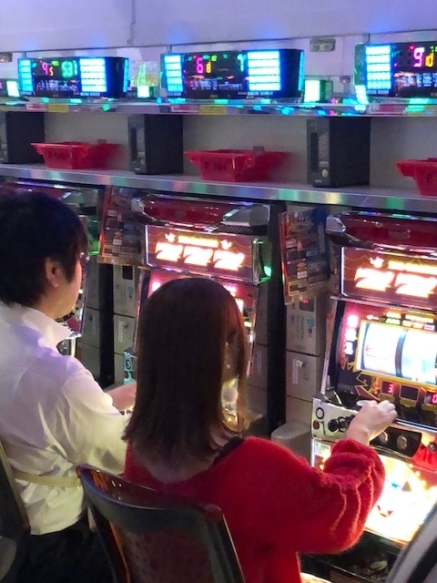 パチンコイベントで ここみん こと 元ａｖ女優でタレントの 成瀬心美 さんに初めて会ってみた 小柄で可愛らしい 北海道から たまには全国まで 自由気ままに遊び 美味いものを食べる 音楽大好き デカ盛りハンター キラキラライオンのライブ グルメ