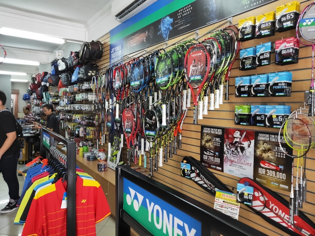 ジャカルタのテニスショップ(Metro Sports)とその近くのオーダースーツショップ LIFE (ジャカルタ→シンガポール駐在生活