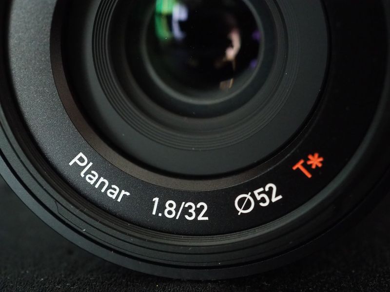 迷走の果て ZEISS Touit 1.8/32 - kiricub
