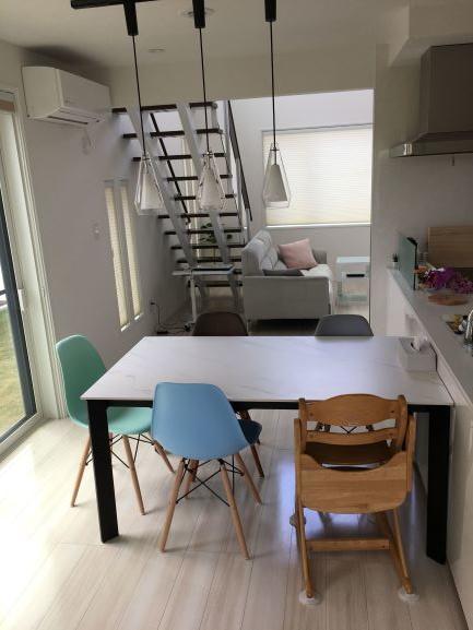 ダイニングテーブル、セラミックテーブル採用