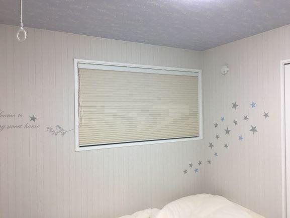 木目の白いクロス