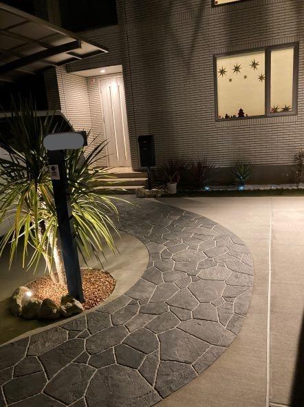 夜のエントランス