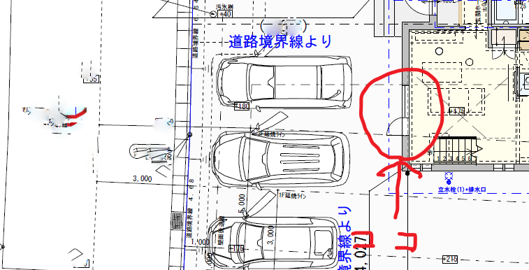 通りに面して家の中が見えやす高さにある窓