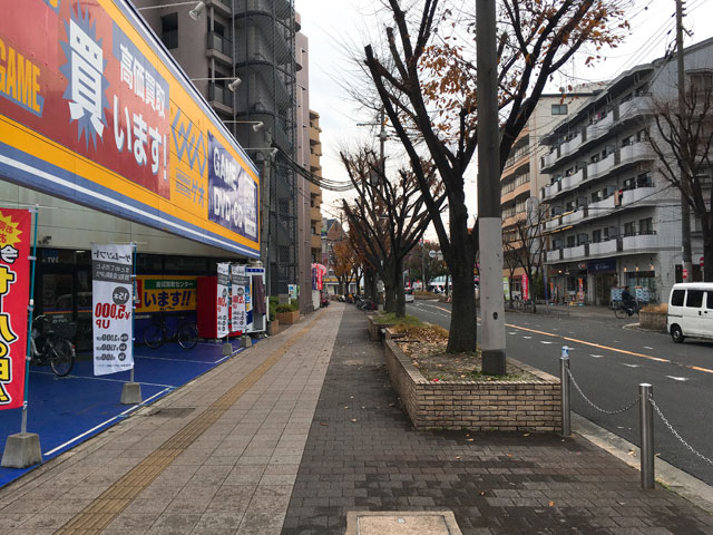 ゲオの前の道路