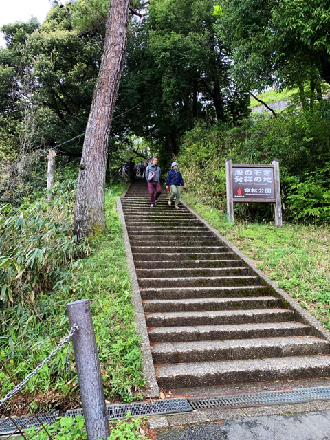 股のぞき場所への階段