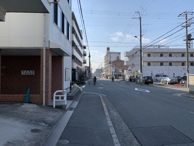 佰食屋への道