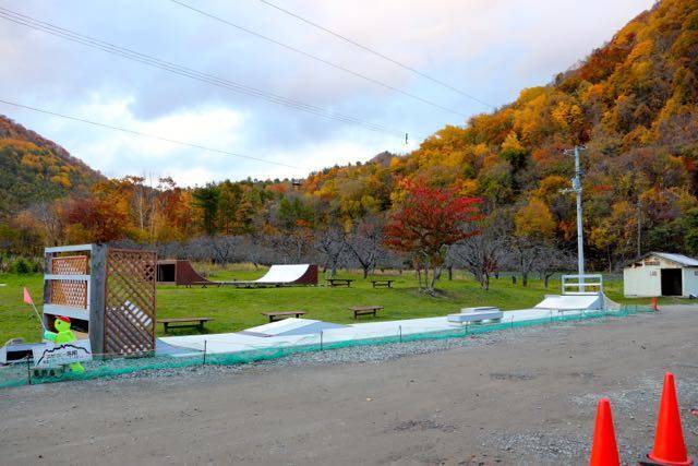 八剣山果樹園　スケートボード場