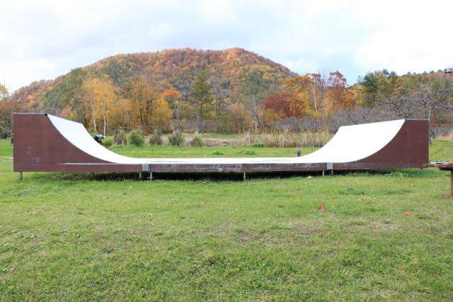 八剣山果樹園　スケートボード場　ランプ