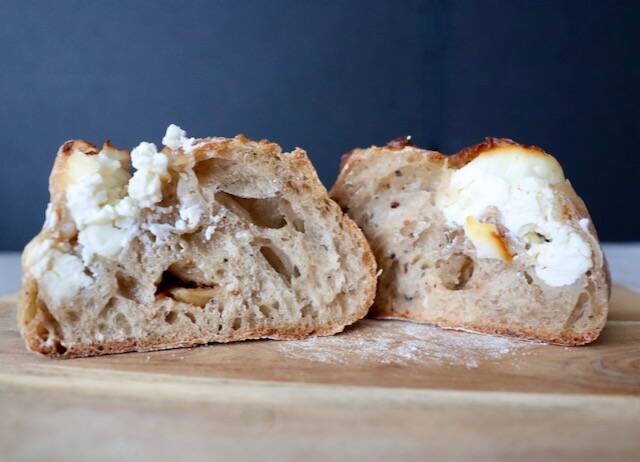 森のパン　いちじくとクリームチーズ