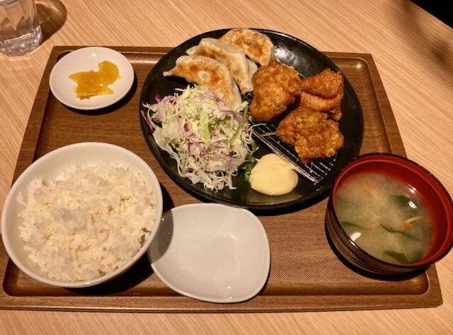 餃子とカレーザンギの店　大通本店　セットメニュー