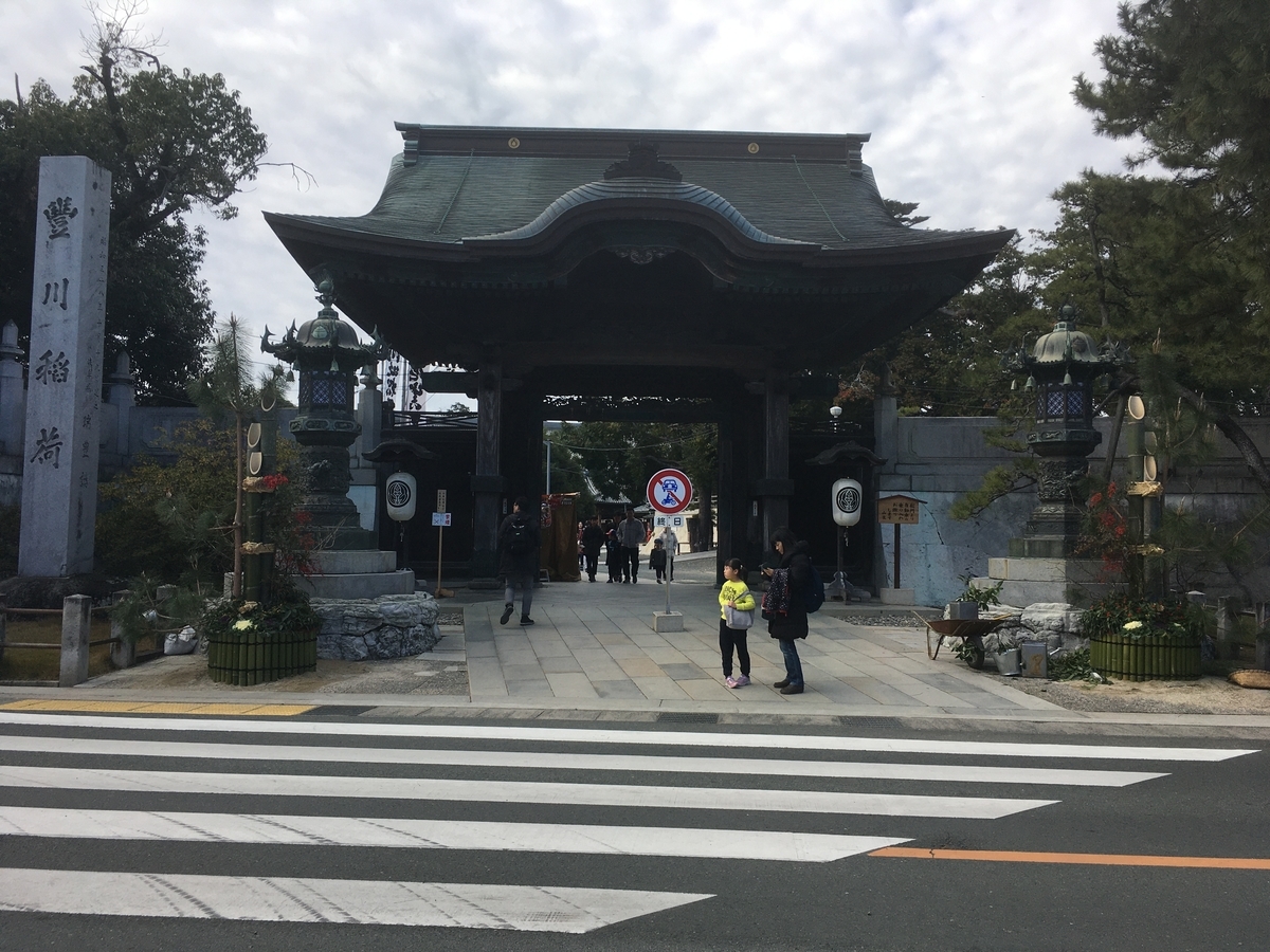 豊川稲荷正門