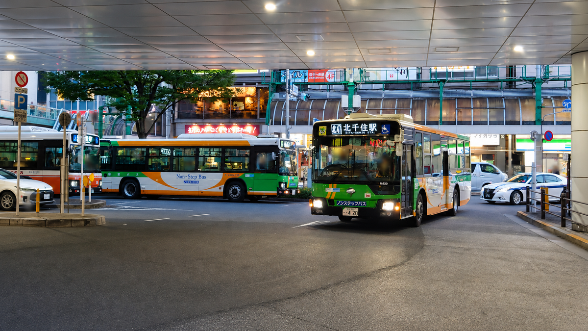 北千住駅西口のバスのりば案内