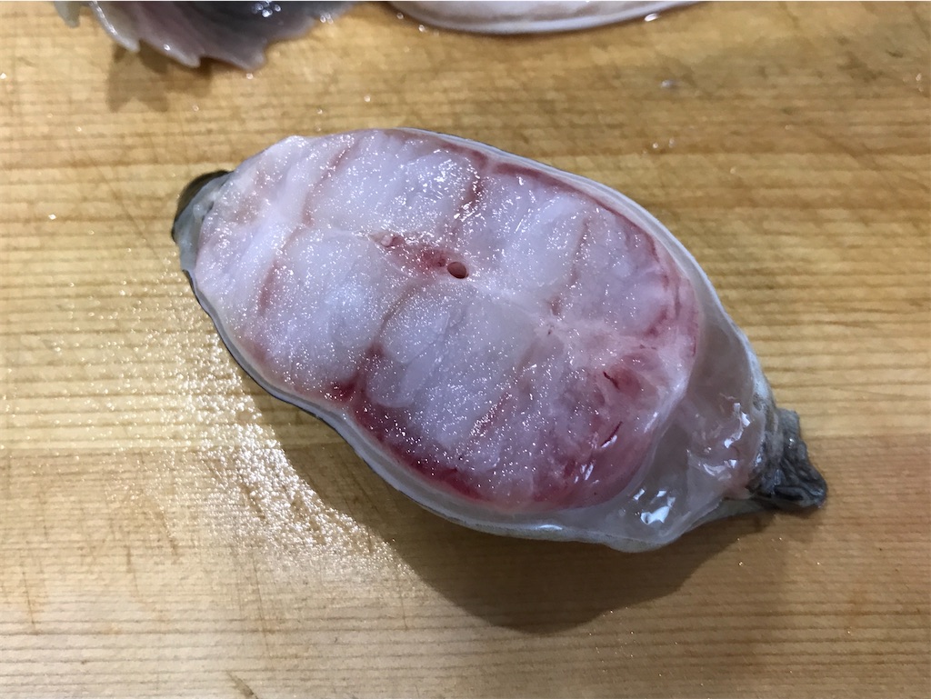 ババアと呼ばれる深海魚を捌いて食べる タナカゲンゲ 様々な料理をつくるキッチン内の実験室 キッチンラボ