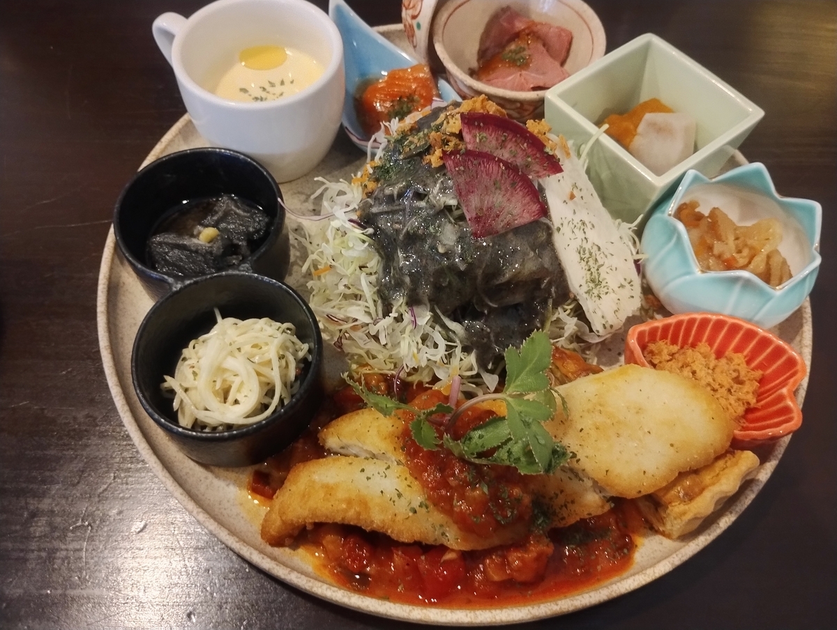 ゆるりカフェの魚のランチの写真
