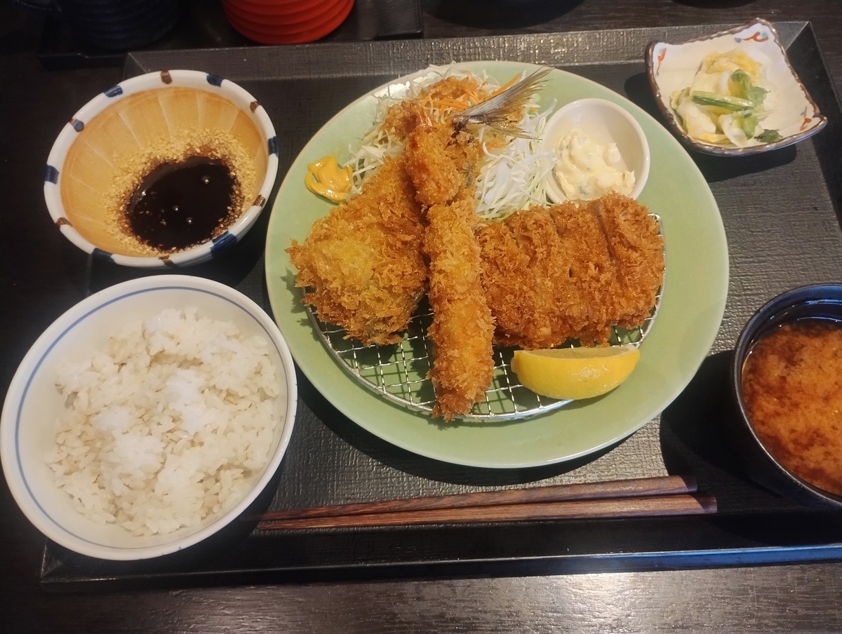 かつ雅のとろあじとひれかつ御膳の写真
