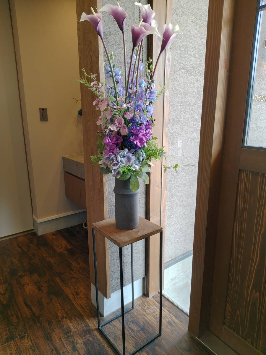 トナカインド珈琲入り口のお花の写真