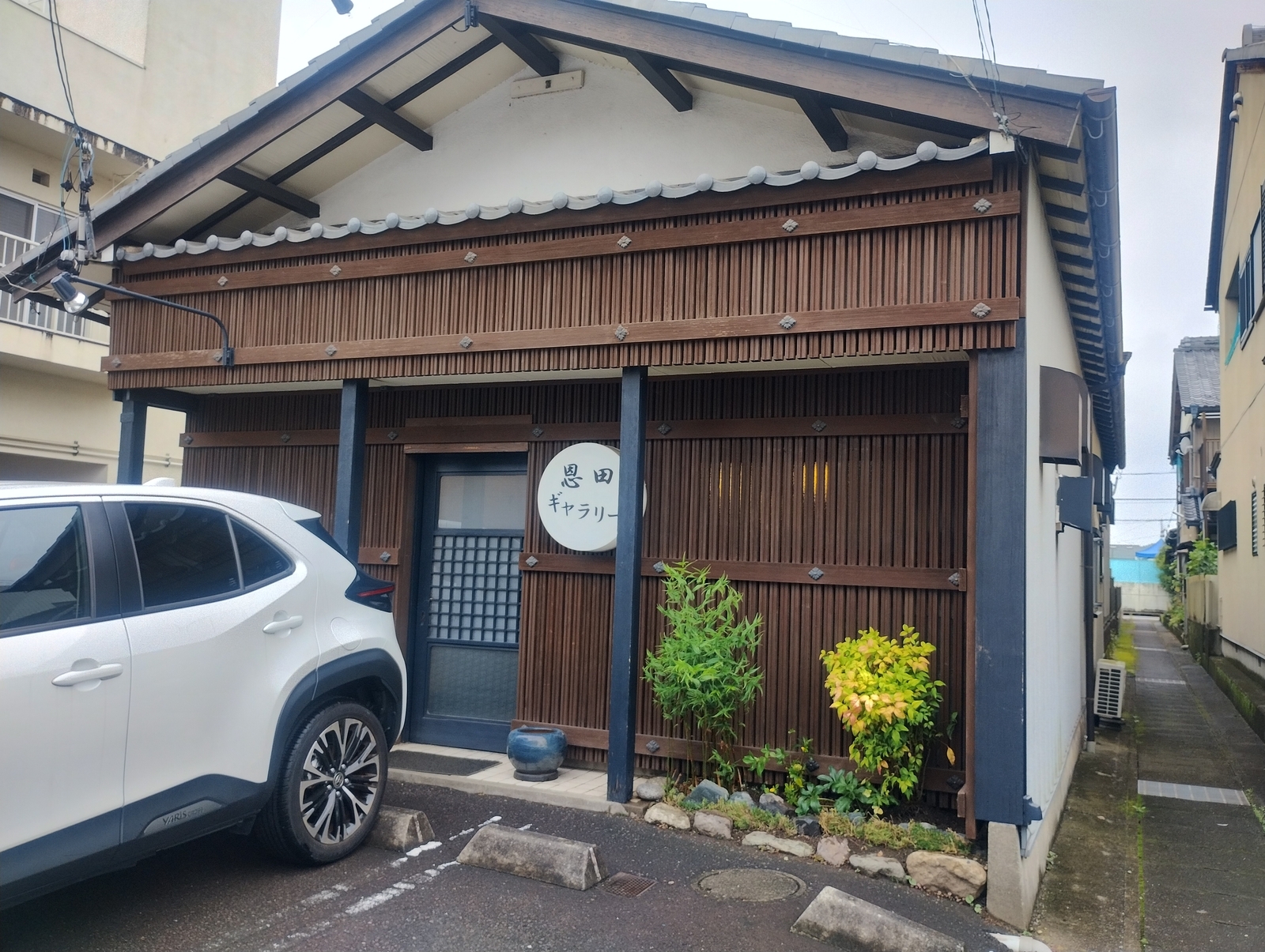 古民家を改装したカフェ「恩田ギャラリー」の外観